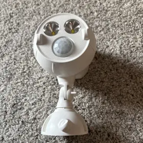 Mb380 Beams 445033971942 400 Lumen Wireless Battery Powered Motion Sensing Ultra Bright Led