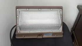 Yu-1801 Biritalo New Led Wall Pack Light Bronze 675w Equivalent