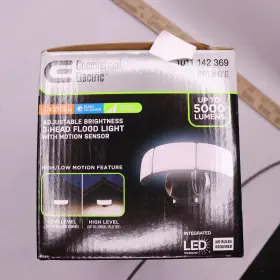 S50005cctmmbzhd Commercial Electric 3-head Selectable Lumen Bronze Motion Sensing Dusk To Dawn