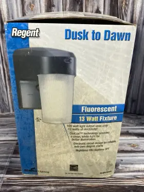 Cooper Lighting Fe13pc Regent Dusk To Dawn Fluorescent 13 Watt Entry Patio Light Bronze B - New