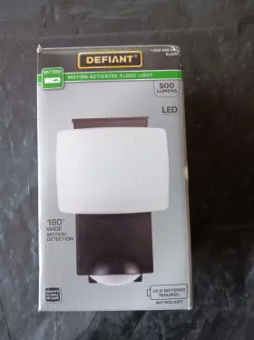 1009569681 Defiant Motion Activated Led Flood Light 500 Lumens