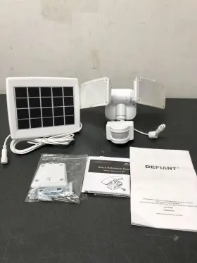 Dfi-0654-wh Defiant 1000 Lumens Solar Powered Outdoor Led Flood Light