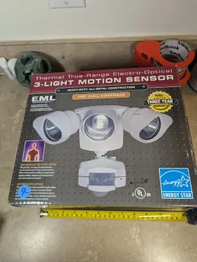 309498 Eml Technologies Llc True Thermal Range 3 Security Garage Light With 360 Motion Sensor Heavy Duty