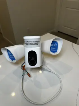 Eufy T8422 Floodlight Camera Led Motion Sensor App Control White Alexa Wi-fi