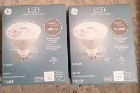 Ge 445031872821 2- Led Motion Sensor Light Bulbs 15w Par38 Security Floodlight