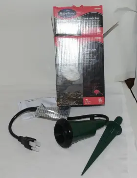693982 Harbor Breeze Green Aluminum Flood Light Base Plug In