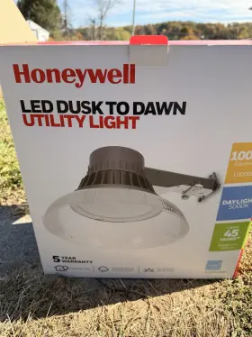 100051-82ma Honeywell Led Utility Light Dusk To Dawn Model #ma New In Box