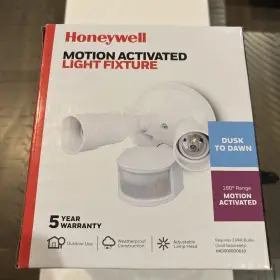 Nk0000b20610 Honeywell Dusk To Dawn Motion Activated Light Fixture White
