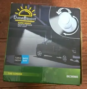 031618 Ideaworks Dynabright Motion Sensor Indoor / Outdoor Spotlight Rotates Pivots