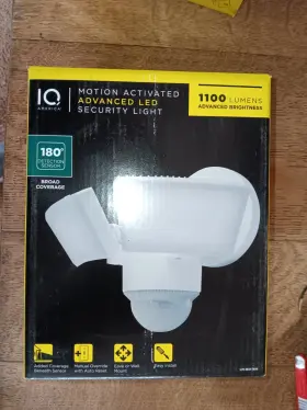 Lm-1811-wh Iq America 180 White Motion Sensing Dusk To Dawn Integrated Led Flood Light 1100 Lumens