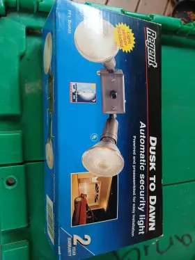 Regent 044427005859 Dusk To Dawn Automatic Security Light. Light Sensor Included. Nib