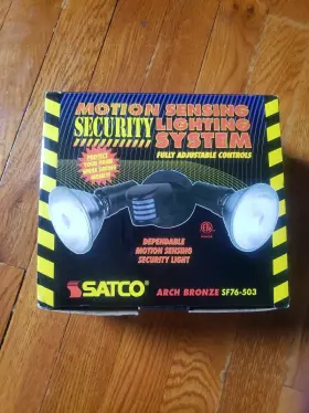 Sf76-503 Satco Two Light Outdoor Security Flood With Motion Sensor New