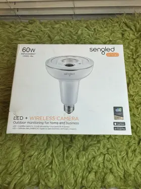 As01-par38nae26w Sengled Snap Led Floodlight And Security Camera With Wi-fi Motion Sensor