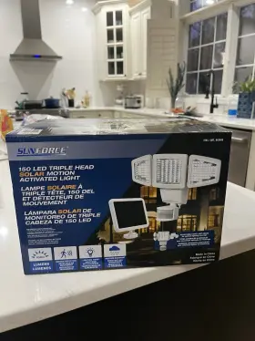 82121 Sunforce Led Triple Head Solar Motion Activated Security Light. New