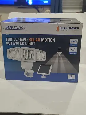 82188 Sunforce Triple Head Solar Motion Activated Light White Led 180 Leds 1300lumens