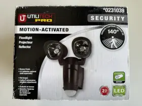 0231039 Utilitech Pro Motion Activated Security Floodlight Battery Operated Led