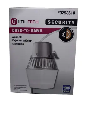 0293610 Utilitech 65-watt Outdoor Utility Flood Light Dusk To Dawn #0293610