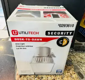 Al6501flut Utilitech 080083501472 1-head Gray Fluorescent Dusk-to-dawn Flood Light