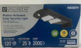 3832074 Utilitech 850026231052 Motion-activated Solar Security Light 2000 Lumen 5k Daylight