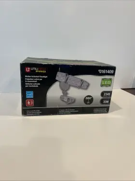 0161409 Utilitech Pro Motion Activated Led Flood Light 33w 2349lm White Outdoor