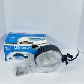 0803974 Utilitech Pro Tool Shed Brand Dusk-to-dawn Outdoor Security Light Led - 4000 Lumens