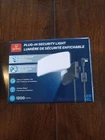 Globe 5405870 Plug-in Security LIGHT/10' Cord/on-off Switch/nib New. Price: $14.37.