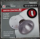 Utilitech 6-IN 1-HEAD Halogen White Switch Controlled Flood Light MT125WUT New Open. Price: $19.90.