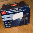 Globe 5405870 Plug-in Security LIGHT/10' Cord/on-off Switch/nib New. Price: $20.00.